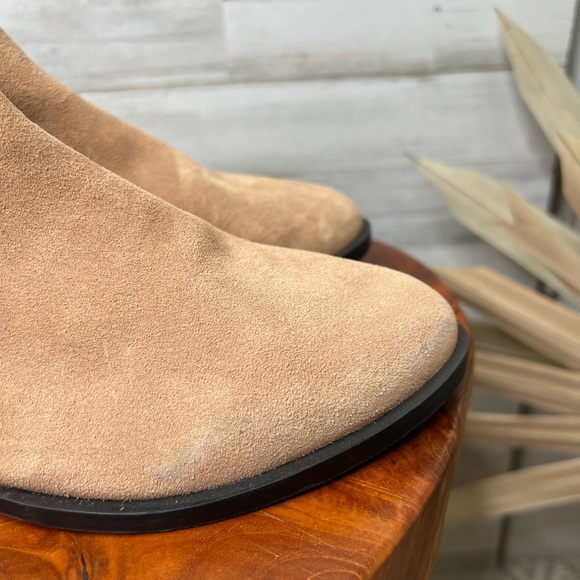 Jack Rogers Women's Brown Tan Suede Pippa Chelsea Booties Size 5.5 Ankle Casual - Picture 4 of 16